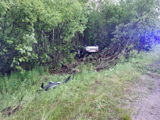 На автодороге Сыктывкар - Ухта водитель Toyota Camry опрокинулся в кювет, два человека госпитализированы