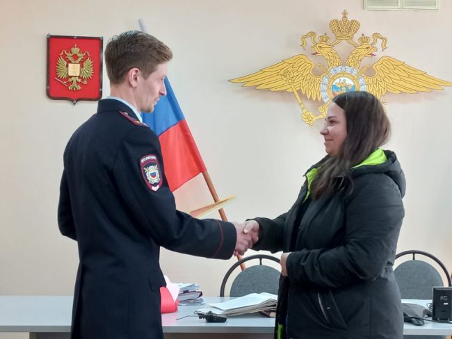 Жительницу Нижнего Одеса поощрили за помощь в раскрытии грабежа